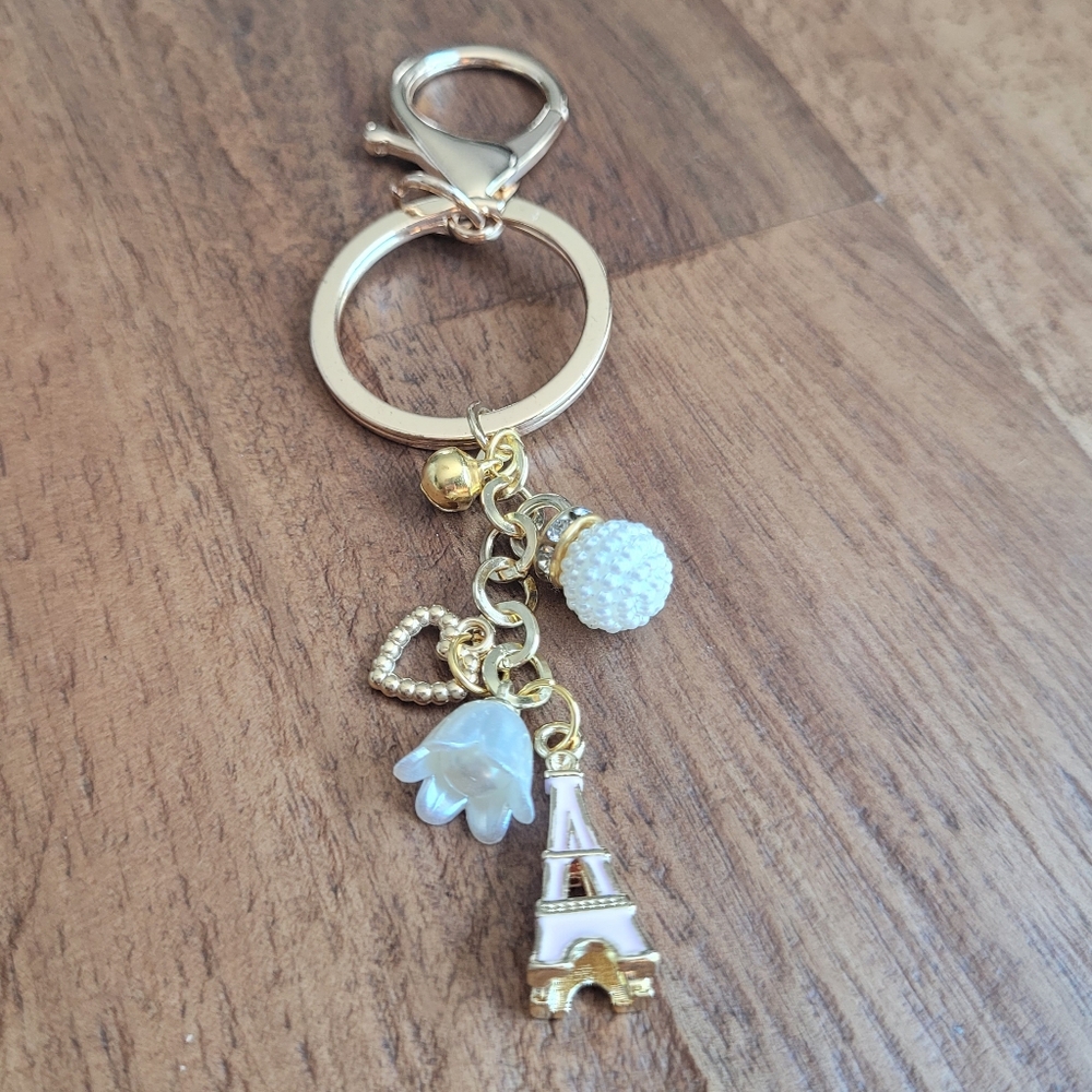 NWT Elegant Pink and Gold Eiffel Tower Keychain